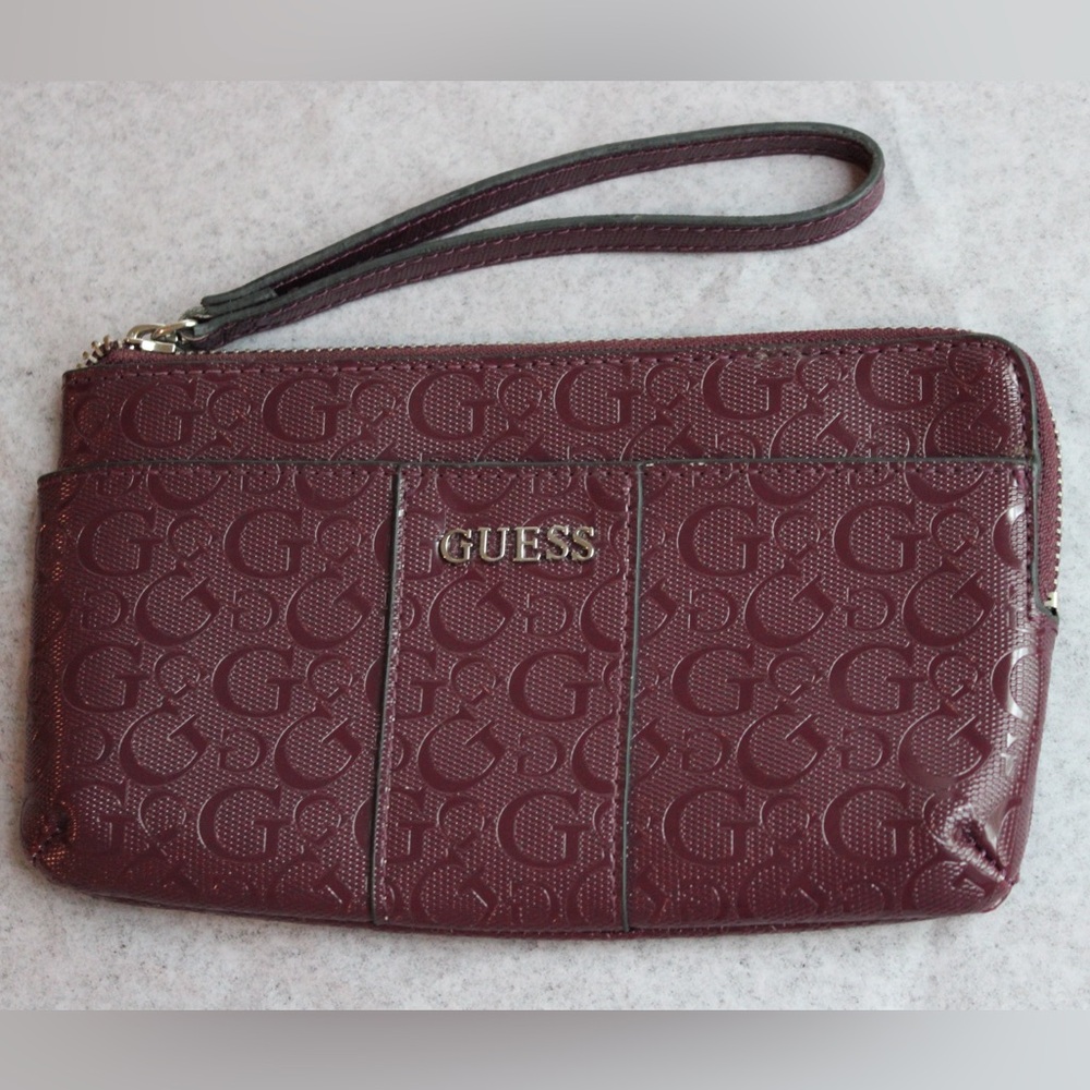 Burgundy Guess Wristlet Burgundy Gold Hardware Card Slots Designer Maroon